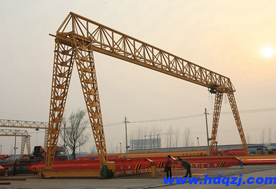 小型龍門架中的手拉葫蘆鏈條卡住了怎么辦？